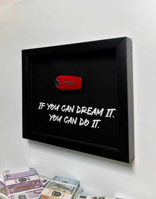 Fekete "If you can dream it, you can do it" motivációs fali dekoráció 3D-s Ferrari autókulccsal és játékpénz kötegekkel.